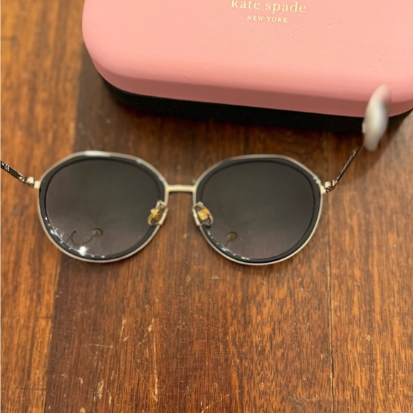 Kate Spade ♠️ - Picture 5 of 9